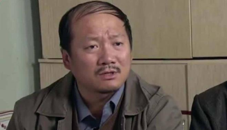 赵本山徒弟引争议,酒后与30岁美女掐手指,对不孕妻子不离不弃