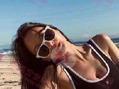 孙芸芸火辣泳衣天天被问　狂爱香奈儿、澳洲牌素面款