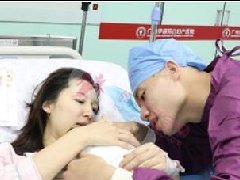 美女明星青睐做“海豚妈妈” 这种神奇分娩方式广州也有