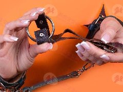 不给爱潮就捣蛋！20个欧美热门「爱爱体位」从角色扮演到派对跳蛋，满满情趣