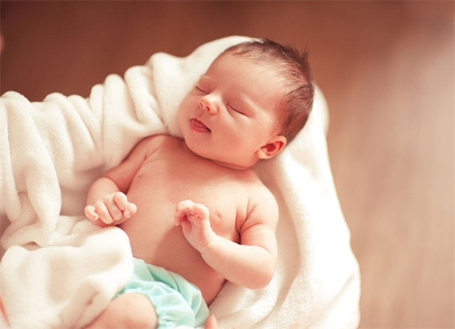 婴幼儿肠胃健康：拉肚子和呕吐的危险，妈妈们必读的育儿指南