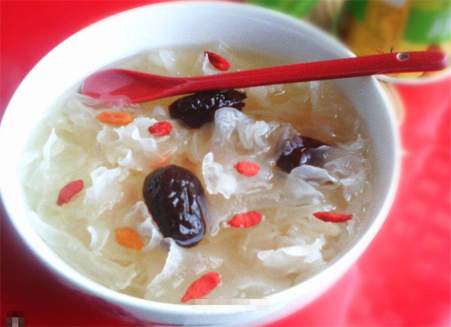 银耳红枣汤，孕妇可以喝吗？丰胸神器还是美容圣品？