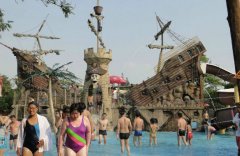 探访上海热带风暴水上乐园：亚洲最大露天水上乐园的夏日精彩