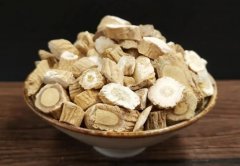 揭秘板蓝根的神奇功效：清热解毒、抗菌抗病毒、抗白血病的多重作用