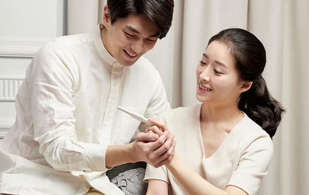 怀孕初期征兆解析：月经、妊娠反应与体温的三大关键指标