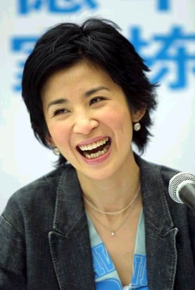 疫情催「生」 吴君如「阖家辣」调教男偶像演喜剧