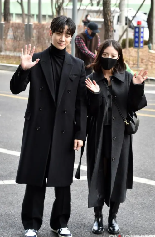 台湾粉丝太会问！李世荣一秒入戏「衣袖」告白李俊昊