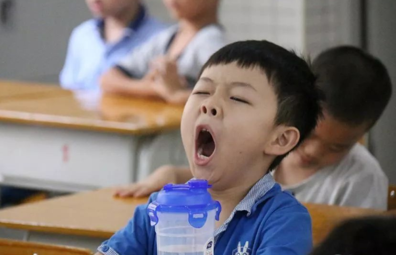 「睡饱是孩子的基本人权」！高雄新上国小延迟上课时间，8点前到校即可