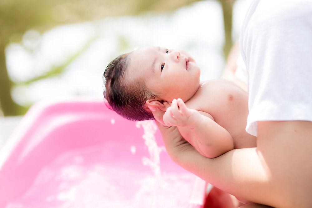 婴儿脱发是由什么引起的,正常吗?