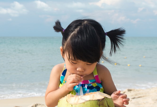 几个月的孩子可以喝椰子水吗?妈妈需要注意什么?