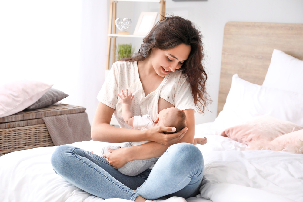 母乳发臭的原因以及如何使母乳发香,妈妈...