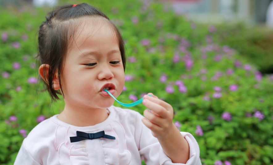 孩子可以吞咽口香糖吗?