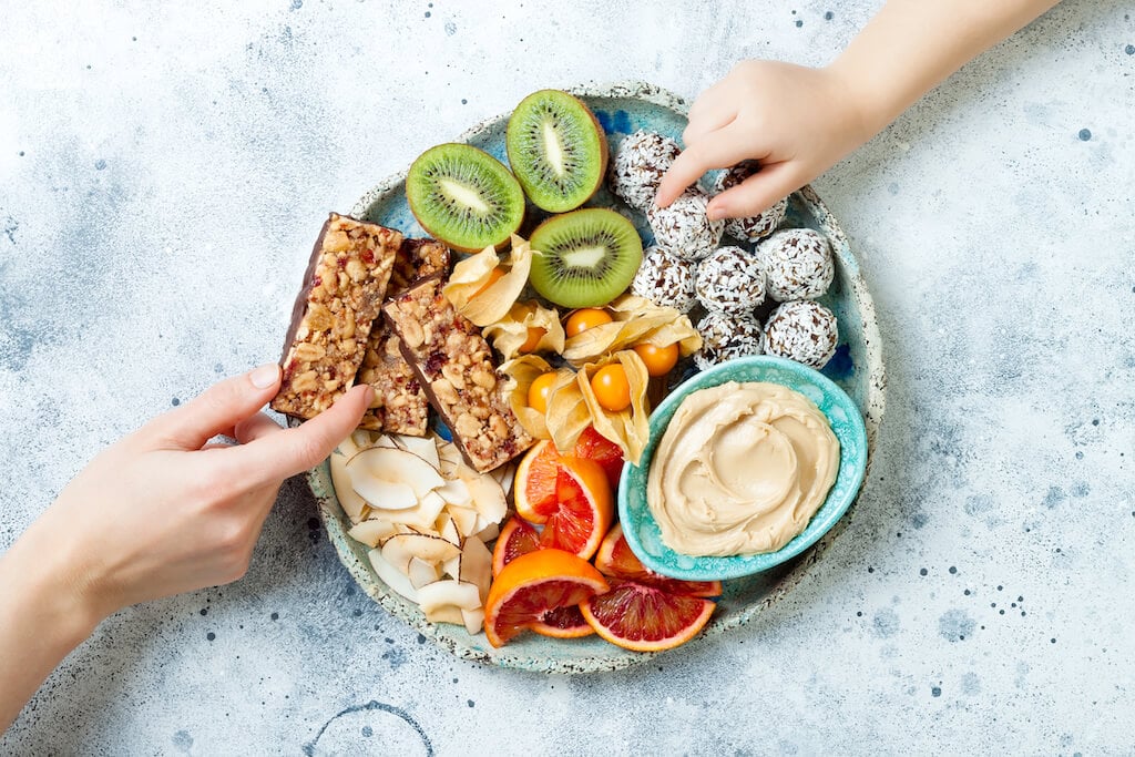 儿童经常吃零食: 应该还是不应该?