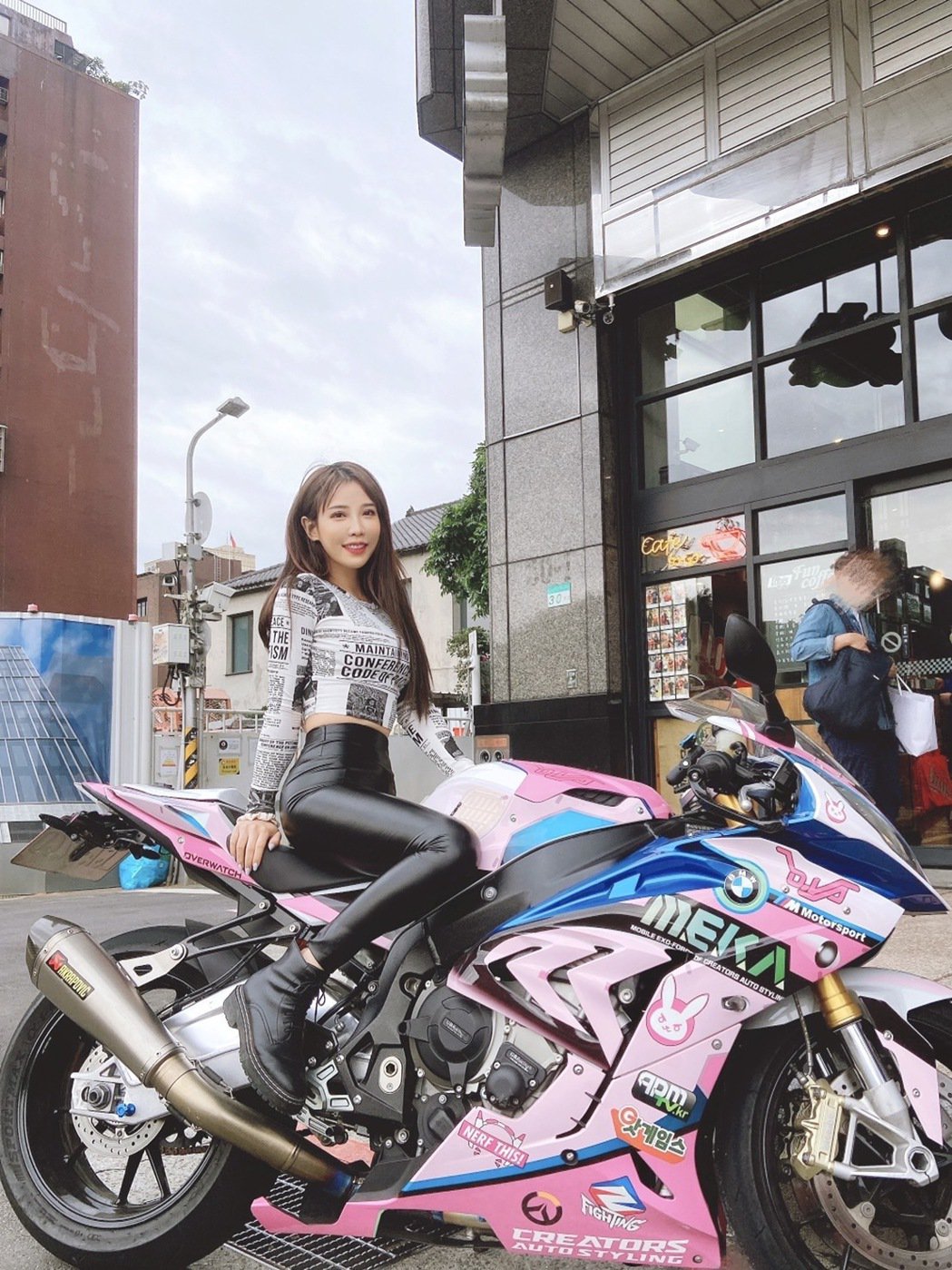 超狂孕妇！咪妃挺9月肚飙重机再曝喜讯：根本就是奇迹