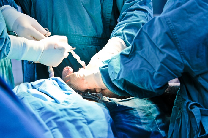 为何需要紧急剖腹产？母胎状况危急时的非常做法，抢救生命分秒必争