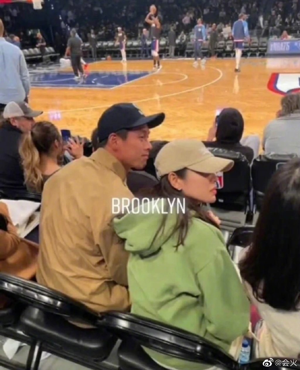 玄彬孙艺真看NBA甜蜜照被捕获rrkan蜜月结束即将返韩