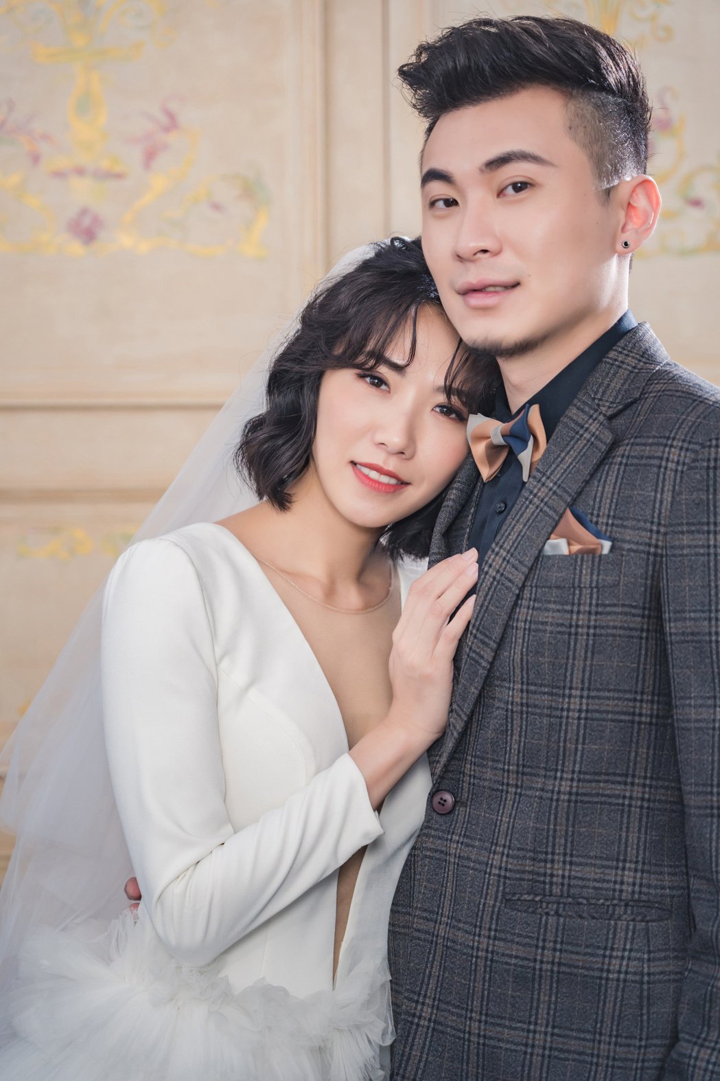 大牙结婚2周年拍婚纱老公竟只顾和「小三」晒恩爱
