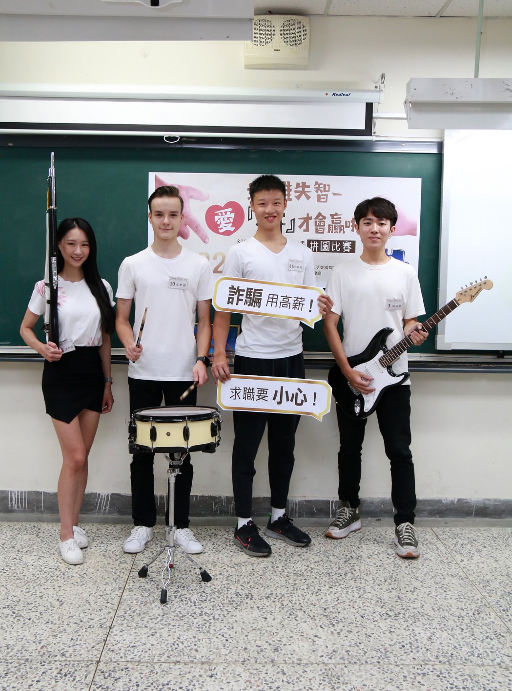 星二代何柏廷公益活动处女秀 张如君忧疫情抢先跑