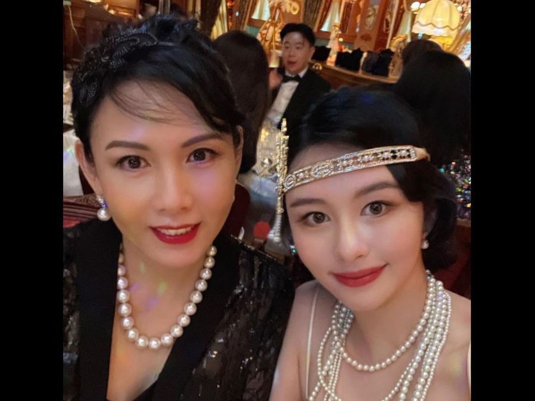 少妇邱淑贞超正女儿「20岁奢华生日趴」曝光！转大人穿搭解放美胸