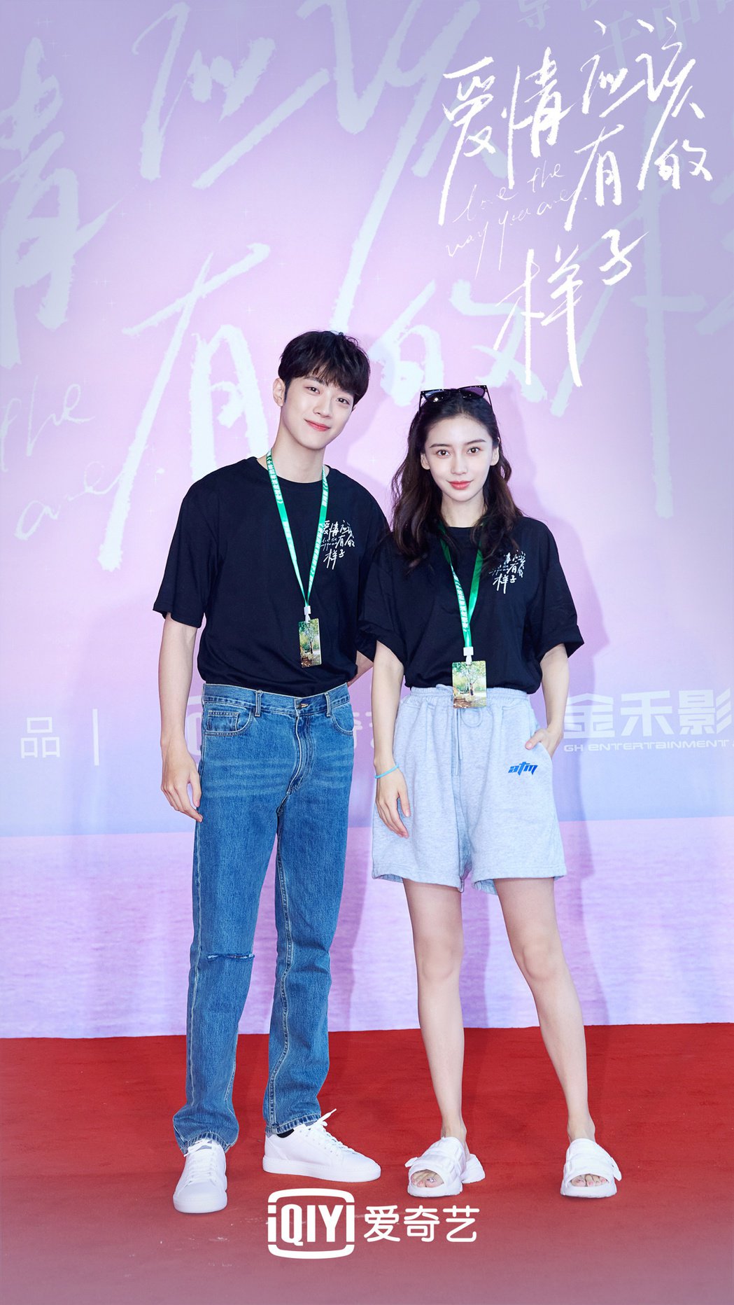 Angelababy「路边亲吻」小12岁赖冠霖！　甜蜜互动照流出