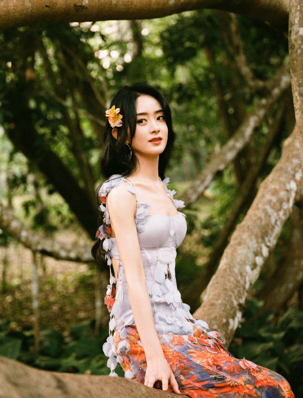 漂亮妈妈赵丽颖离婚后首个辣秀性感好身材