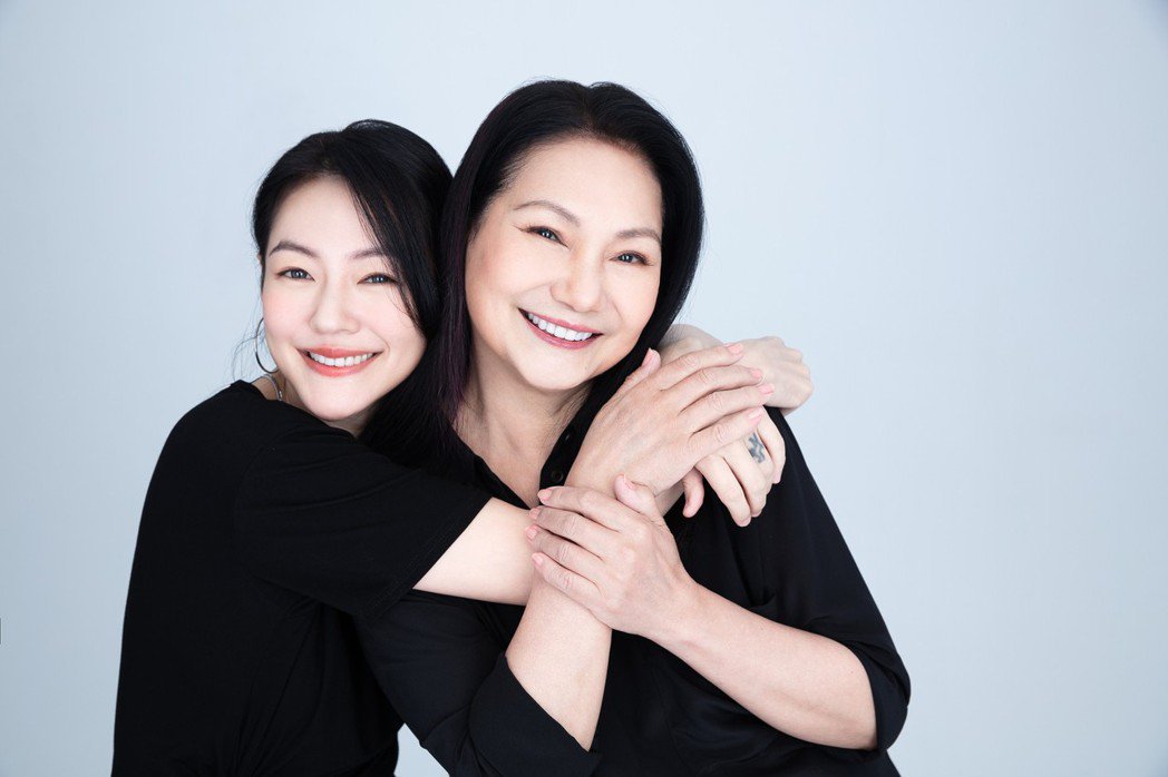 年轻的母亲小S自曝幼稚园就被霸凌  大S还遭大姐头当街扇耳光