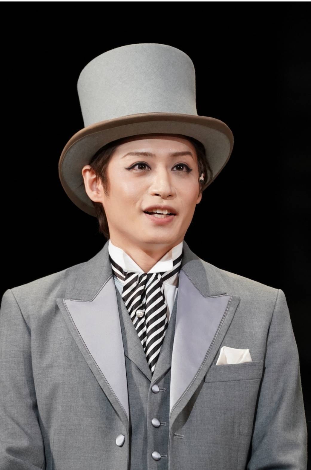 女优为爱轻生男友外遇对象「巨乳写真妹」惨遭肉搜