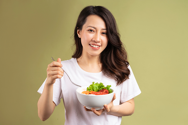 生完小孩，头发大把掉？营养师：「从坐月子就要在乎的饮食４重点」
