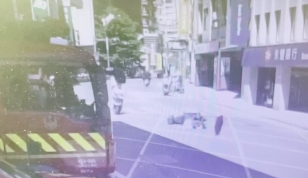 五月天阿信母发生交通意外肋骨骨折被撞倒画面曝光