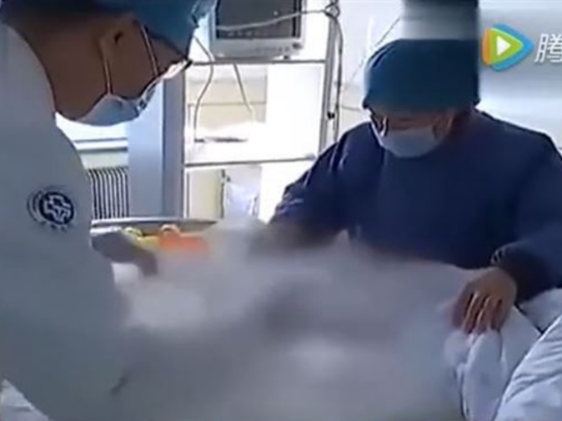 10月大婴掉进滚水锅「活活煮10分钟」，妈妈离开不久酿悲剧