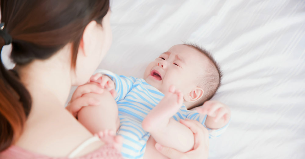 新生儿第一个月要注意12件事！婴儿需要看医生的16项症状、8个慢性问题