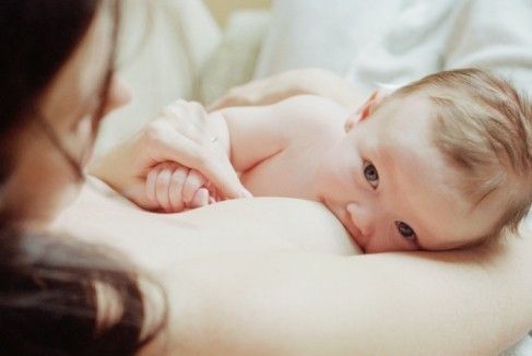 二胎来了,孕妈妈还能继续给大宝母乳吗?