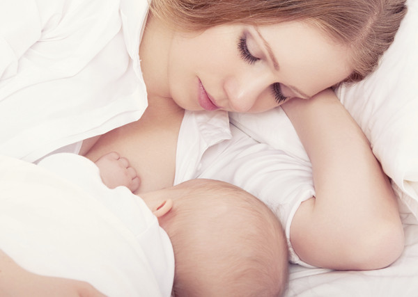 42天内的宝宝一半由纯母乳喂养,母乳喂养好处多