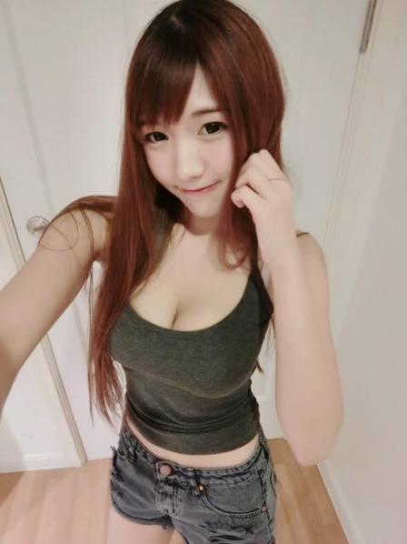 图为“棒糖妹”的日常照。