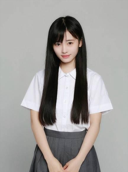 “四千年一遇的美少女”——鞠婧祎 　　1994年6月18日出生于中国四川遂宁的中国妹子鞠婧祎在2015年日媒举办的“中国第一美女”选拔中夺冠，不久就被冠以“中国4000年第一美女诞生”的标题，引发热议。