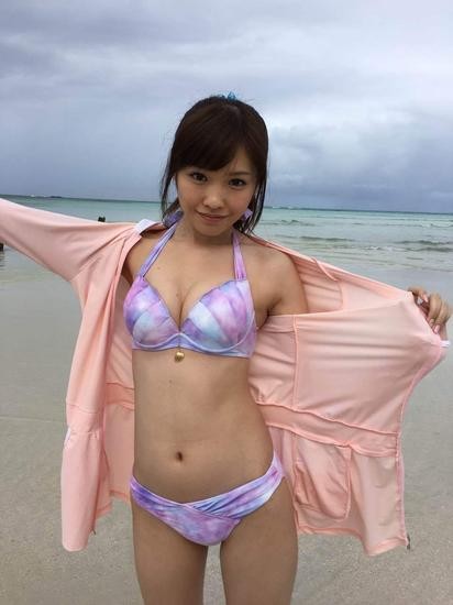 CJ湿身娘简直引爆网络，老司机看了根本把持不住，停不下来啊！那胸，那腿，不说了，再说又要忍不住了！在湿身娘被人猜测是现在红极一时“唐嫣”所为，瞬 间爆炸，不少好事网友顿时来了兴致纷纷自发去人肉。在一个个堪比“名侦探柯南”的搜索能力下，终于被一些网友找出了真相。原来湿身娘和唐嫣一点关系都没， 其实是来自日本的女性玩家。