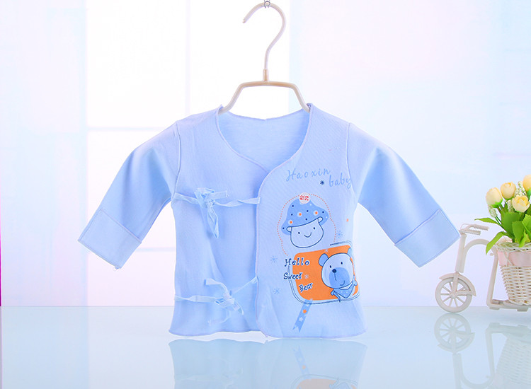 孕妈妈如何给宝宝准备第一件衣服呢？新生儿衣服品牌排行榜