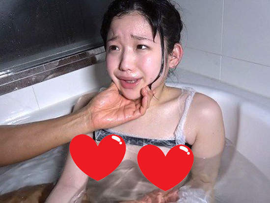 就在芦田爱菜正一步步脱离小童星的同时，被网友发现了这么位长相神似芦田爱菜的新人AV女优《姫川ゆうな》（姬川优奈），才刚满19岁的女大生年纪却有着妹般的色白童颜，这样的合法萝莉你说乡民们又怎么可能放过呢