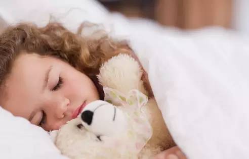 婴幼儿应该怎么穿衣、盖被保暖才合适呢?宝妈宝爸造吗