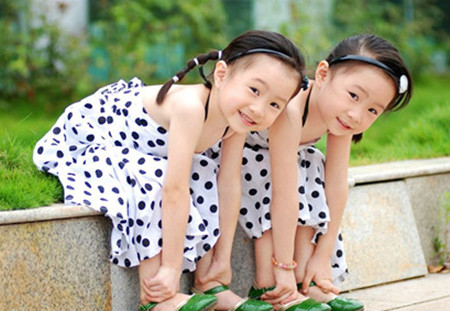 双胞胎姐妹小名叫什么 给双胞胎女孩起这些乳名好听