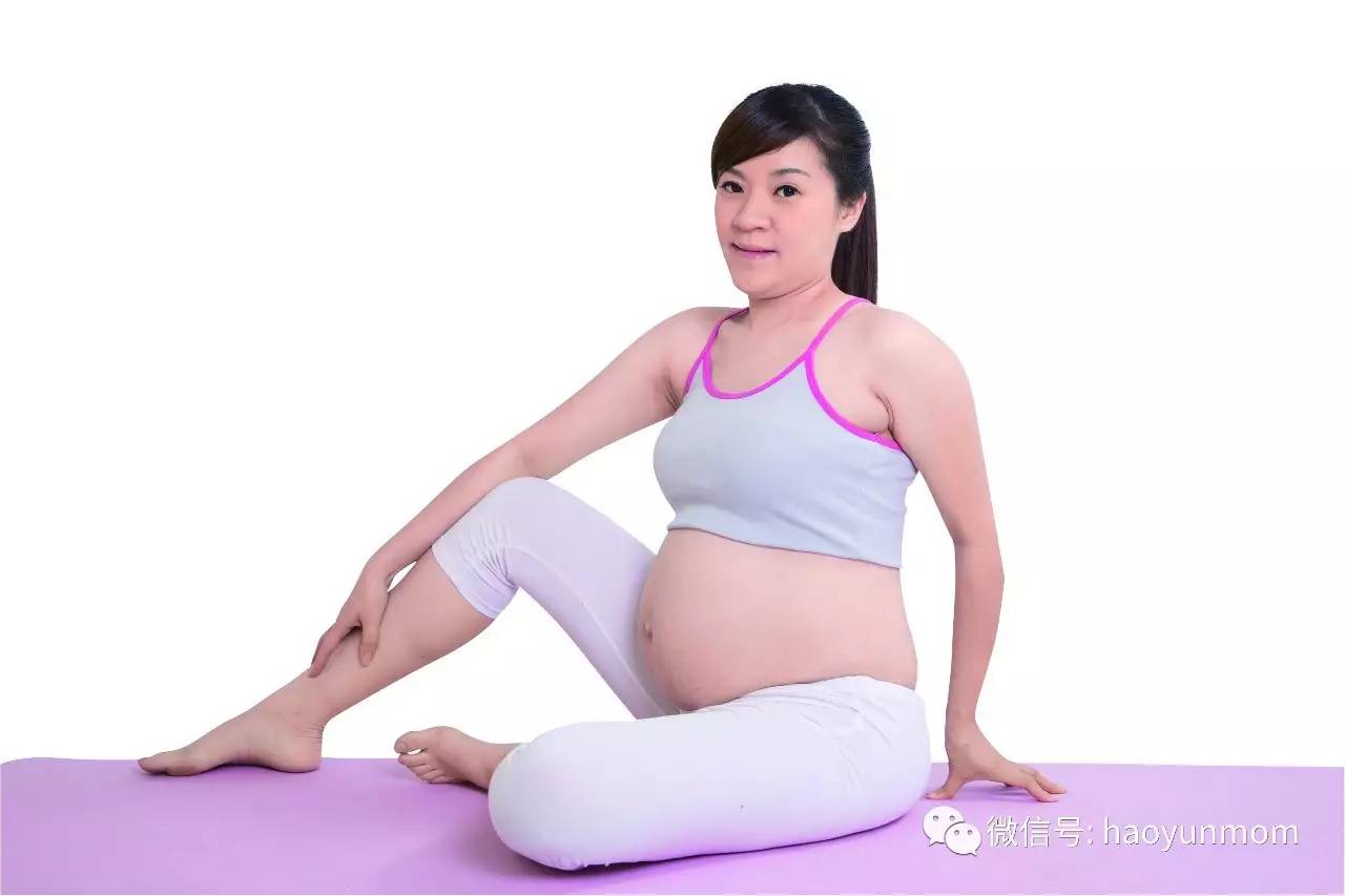 韩女星蔡琳怀孕6个月 中国媳妇练瑜伽为待产做准备