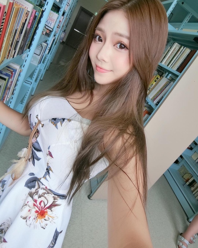 肉肉的身材，很有起伏嘛！ ​​​​