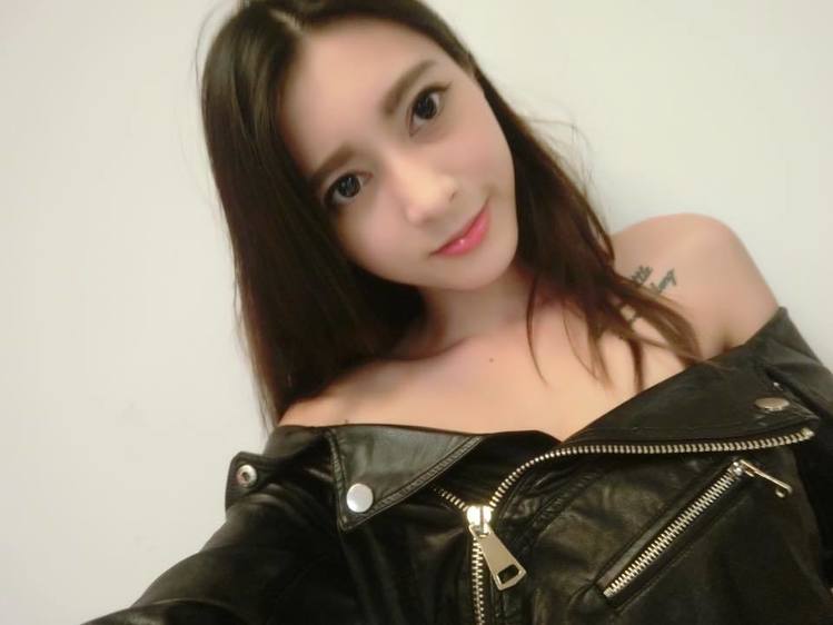 会玩电动的女生94赞！大眼正妹露出真面目揪人玩LOL瞬間......