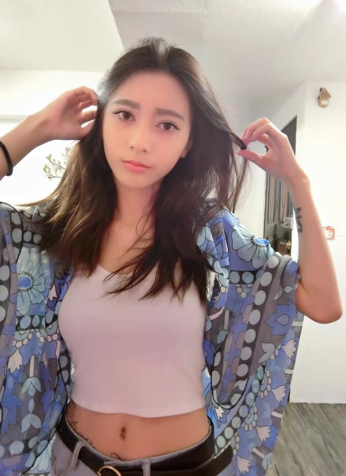 会玩电动的女生94赞！大眼正妹露出真面目揪人玩LOL瞬間......