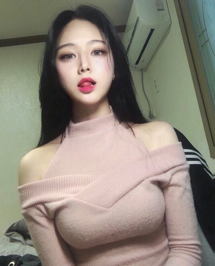 恩，比平板稍微强一些吧！