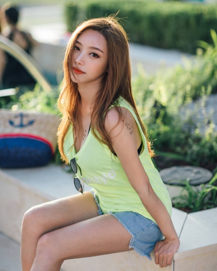 好犯规的身材啊，穿什么都好看