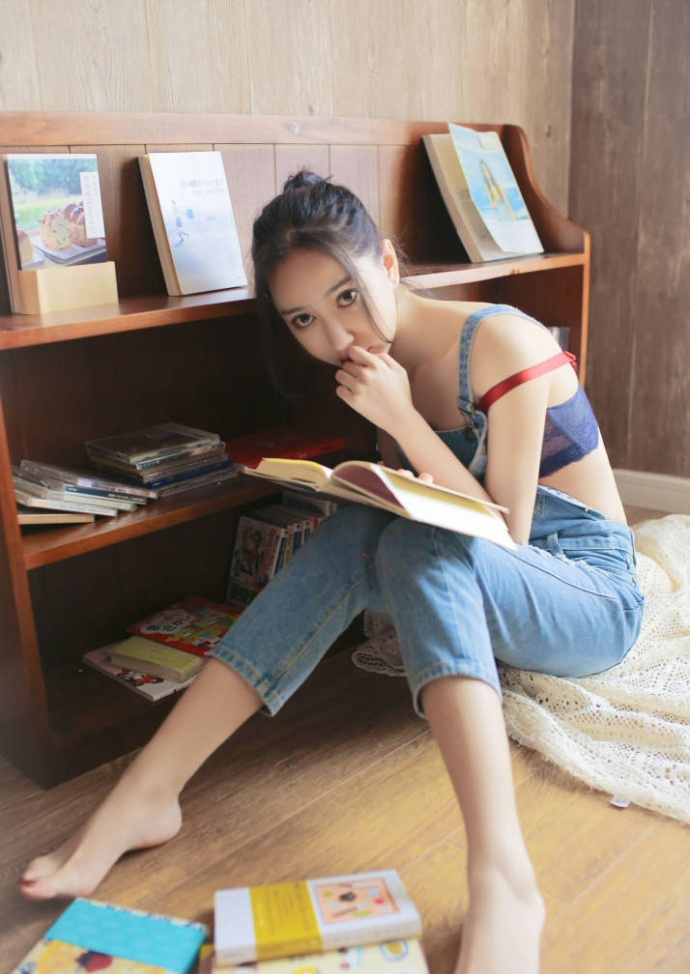 俏皮连体牛仔，满满的性感和可爱 ​ ​​​​