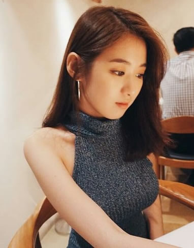 这个凶怎麼感觉越看越大？水奶妹Kendra凸起物太明显