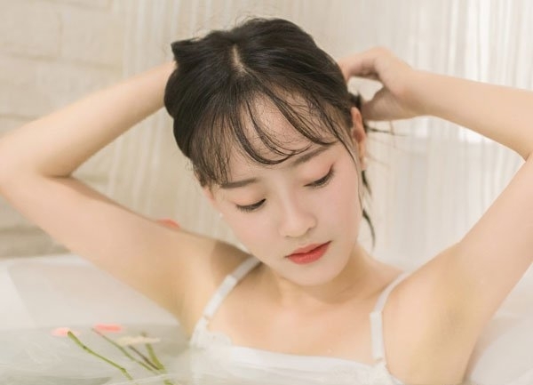 乳房胀痛有硬块是怎么回事 女人乳房保养多吃这