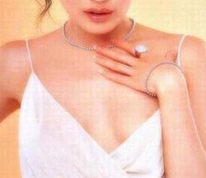 美女胸部图片从A罩杯到N罩杯看个够【真人演示图解】 美女胸部图片从A罩杯到N罩杯看个够【真人演示图解】